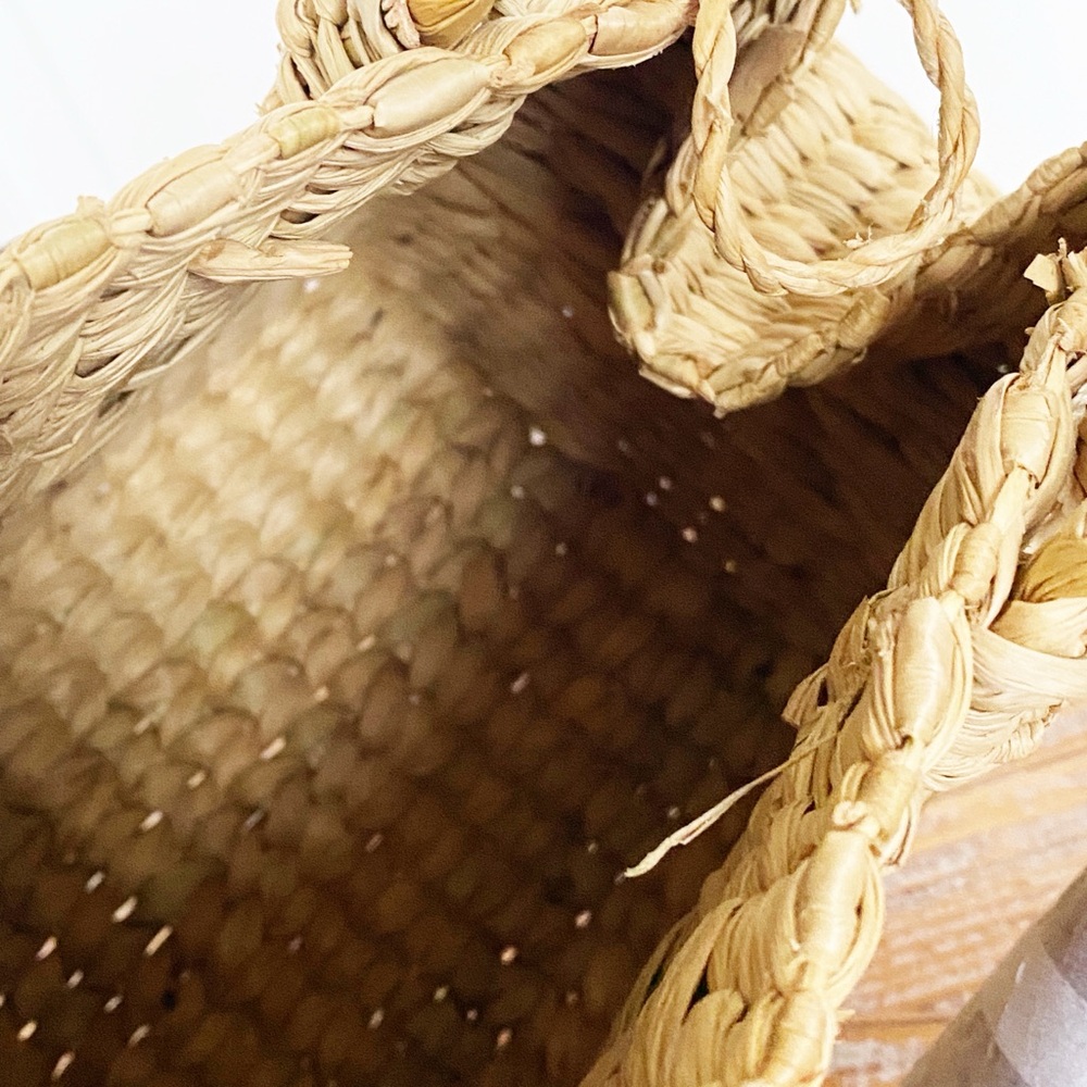 NWT Nasty Gal Handmade Ratan Handbag with Seashell & Tassle Details - Picture 8 of 10